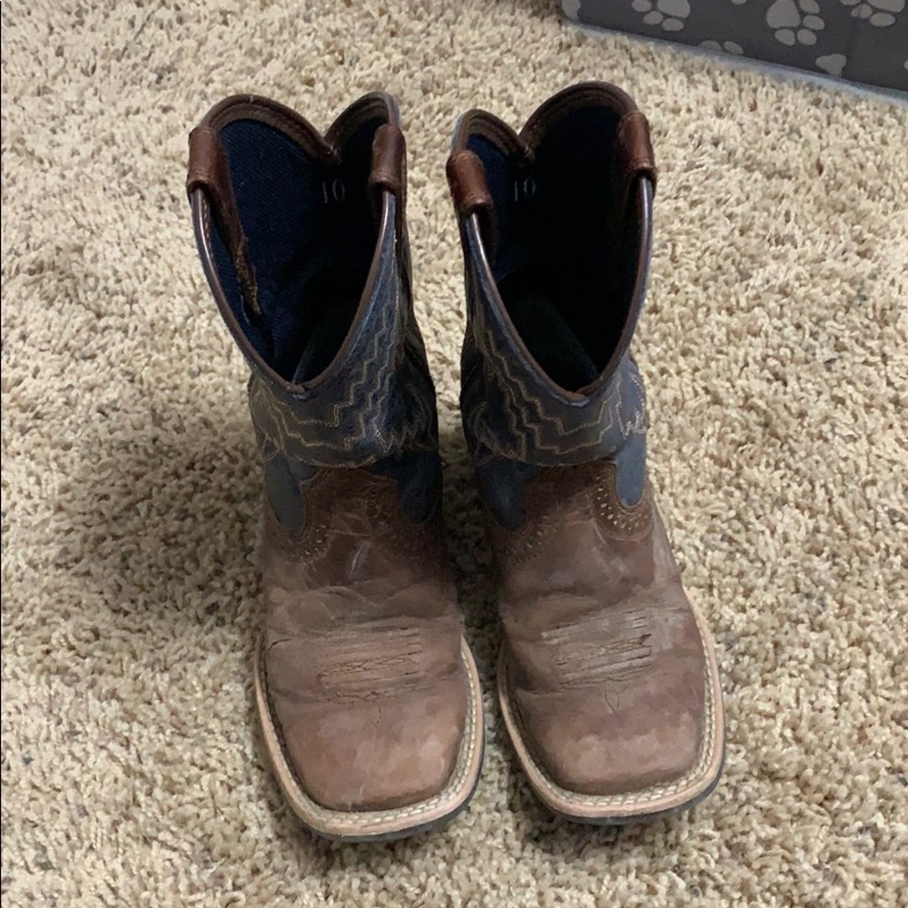 Ariat